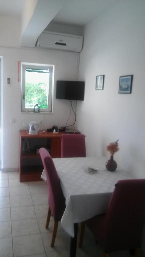 Veldić Apartments Tisno Buitenkant foto